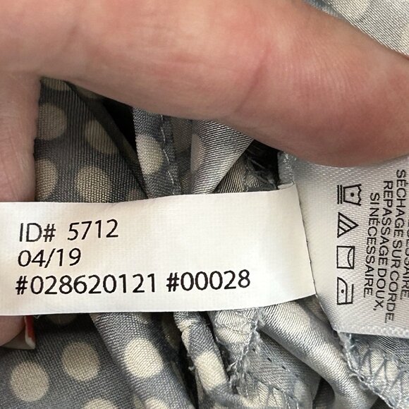 EXPRESS Satiny Polkadot Blouse SP Bluish Gray White 1/4 Zip V-Neck Cap Sleeve - Picture 7 of 9